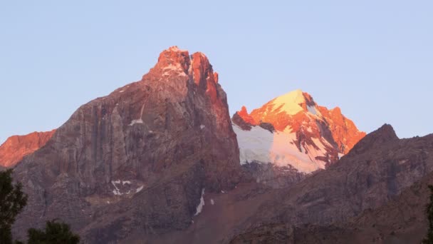 Ghiacciaio di montagna all'alba — Video Stock