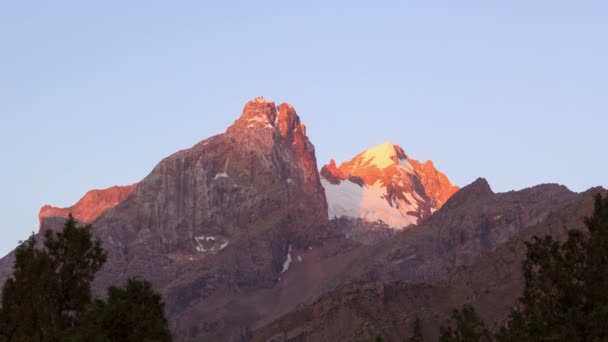 Glaciar de montanha ao amanhecer — Vídeo de Stock