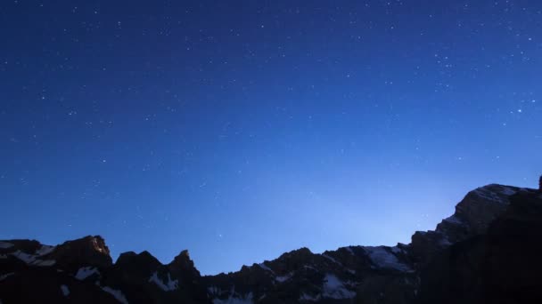 Nacht-Dämmerung in den Bergen — Stockvideo