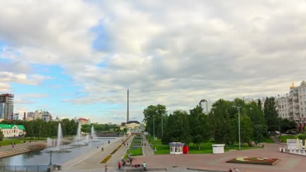 Promenade mit Brunnen — Stockvideo