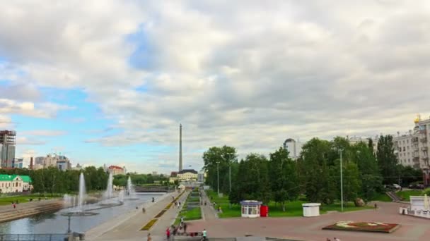 Promenade mit Brunnen — Stockvideo