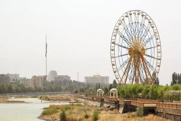 Başkenti Duşanbe Park merkezinin görünümü. Duşanbe, Tacikistan