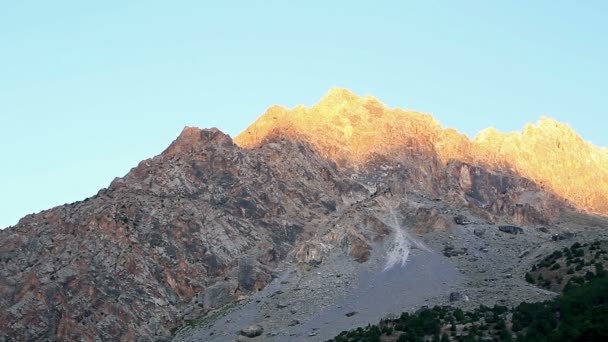 Berge im Morgengrauen — Stockvideo