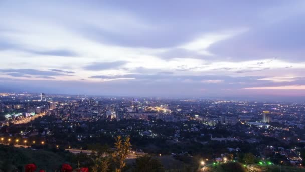 Ciudad nocturna . — Vídeos de Stock