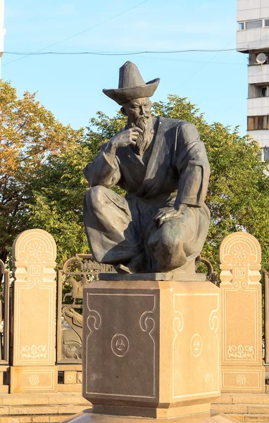 Skulptur i Kazakstan monument av självständighet. Almaty, — Stockfoto