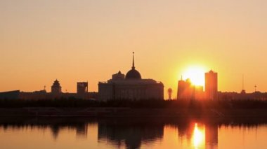 Günbatımı ve Astana gecede
