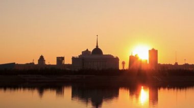 Günbatımı ve Astana gecede