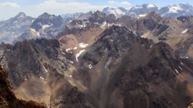 Gölgeler yamaçlarında