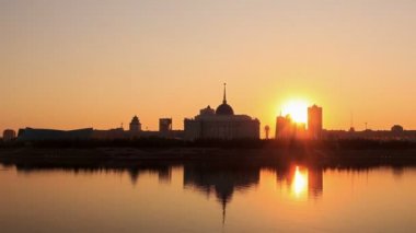 Günbatımı ve Astana gecede