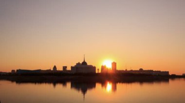 Günbatımı ve Astana gecede