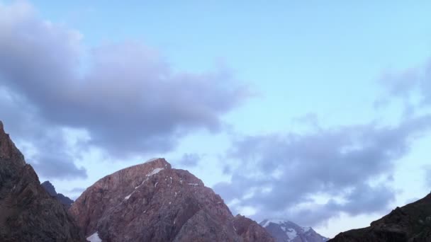 Berge bei Sonnenuntergang. — Stockvideo