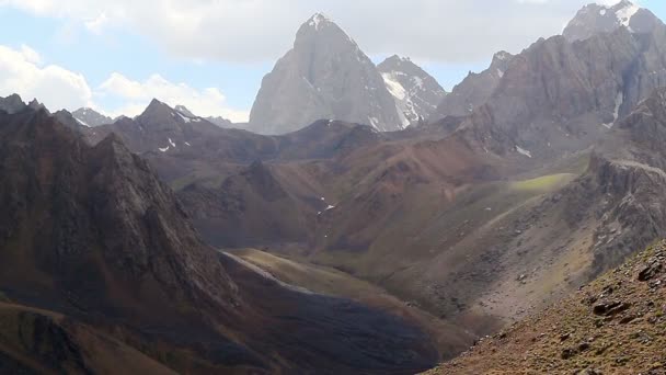 Rochers sous les nuages — Video