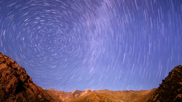 Vía láctea en las montañas — Vídeo de stock