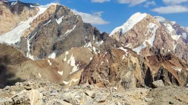 Ombres des nuages dans les montagnes . — Video