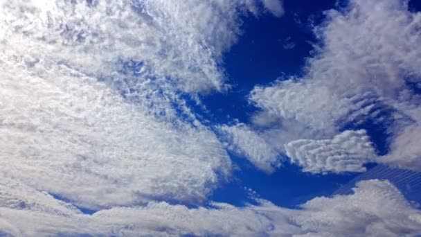 Nubes borrosas en el cielo — Vídeo de stock