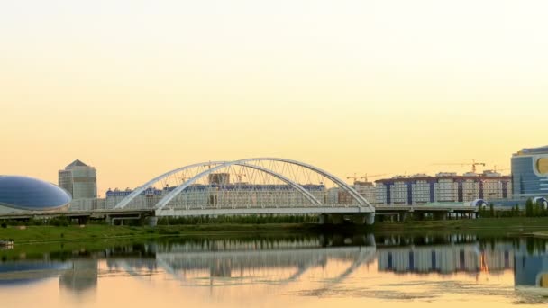 Sonnenuntergang Blick auf die Brücke — Stockvideo
