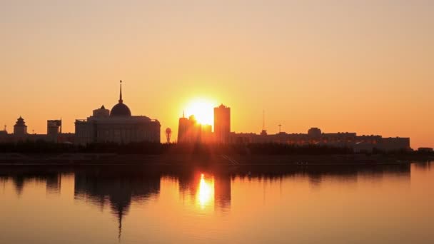 Sonnenuntergang und Nacht in astana — Stockvideo