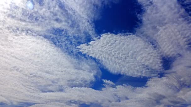 Nubes borrosas en el cielo — Vídeo de stock