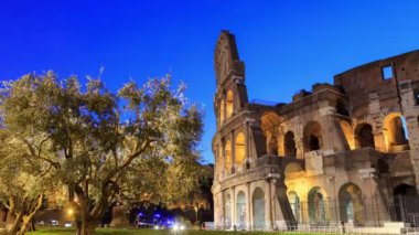 Şafakta Roma'daki Colosseum