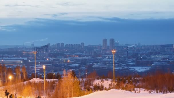 Cidade ao pôr-do-sol. Ekaterinburg. Tempo de Caducidade — Vídeo de Stock