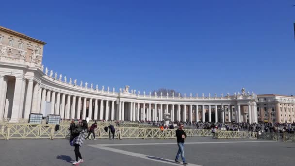 Mensen in plein van Vaticaan, Rome — Stockvideo