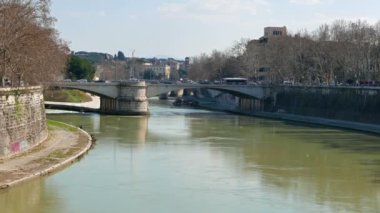 Tiber Ponte Sisto üzerinden. Roma