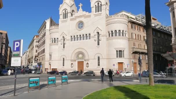 Valdese evangelische kerk op de piazza cavour — Stockvideo
