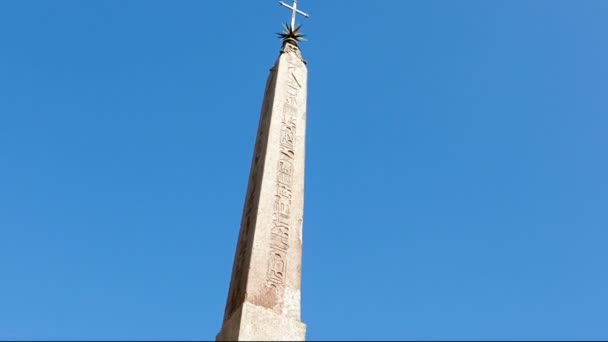 Fontana del Pantheon dikilitaş. Roma, İtalya — Stok video