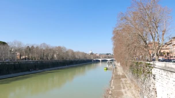 Tiberu od Ponte Sisto. Řím — Stock video