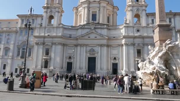 Sant'Agnese Agone içinde. Piazza Navona, Roma — Stok video