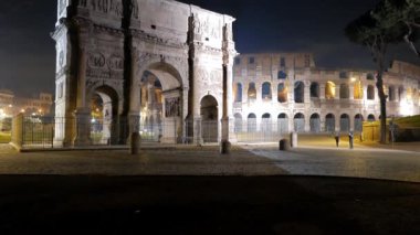 Aziz Konstantin ve Colosseum'Arch. İyi geceler. Roma. İtalya