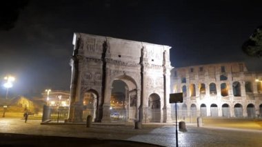 Gece kemer Konstantin ve Colosseum. Roma. İtalya