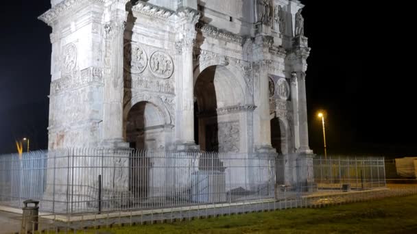 Łuk Konstantyna Wielkiego. W nocy. Rzym. Włochy — Wideo stockowe