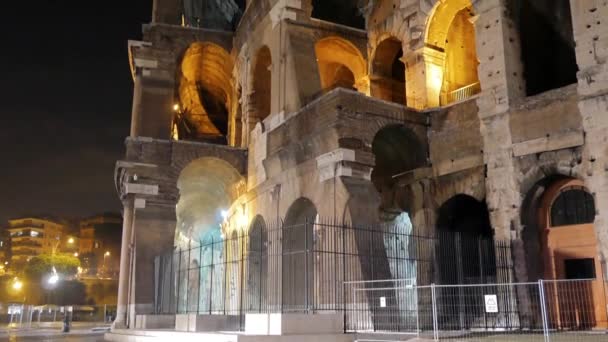 Арки Колизея. Ночью в Риме. Италия — стоковое видео
