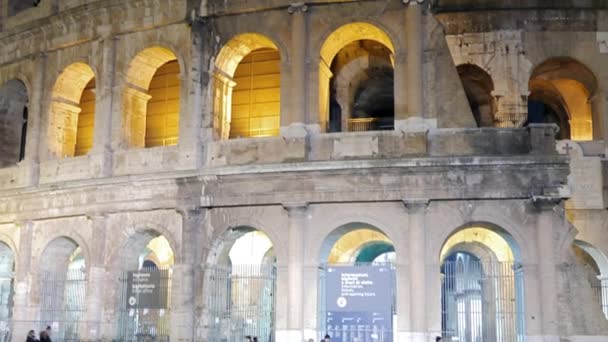 Entrada al Coliseo. Buenas noches. Roma, Italia — Vídeos de Stock