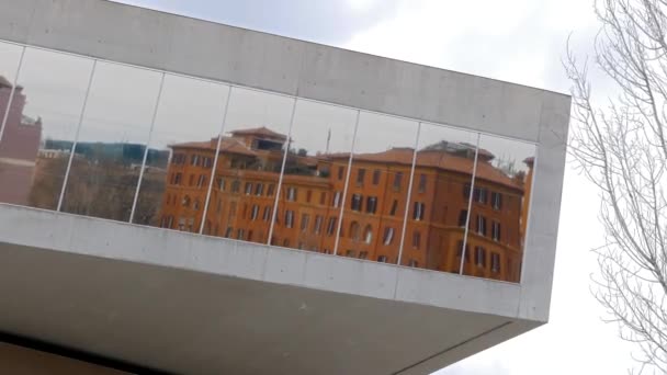 Reflektion. National Museum av Xxi århundradet (Maxxi). Rom, Italien — Stockvideo