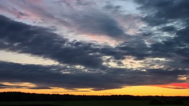 Felhő olvad a naplemente — Stock videók