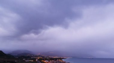 Şafak sona kıyısında, Sicilya. İtalya