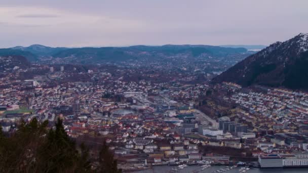 Solnedgång över staden. Bergen, Norge — Stockvideo