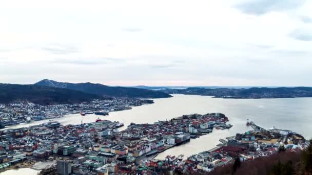 Zonsondergang over fjorden, Bergen, Noorwegen — Stockvideo