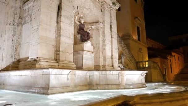Фонтан на Капитолийской площади. Рим, Италия — стоковое видео