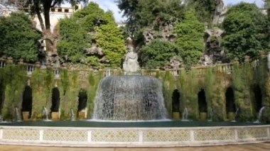 Tepede figürlü çeşme. Villa d'Este