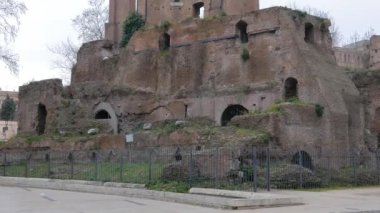 Giardini Nicola Calipari harabeleri. Roma