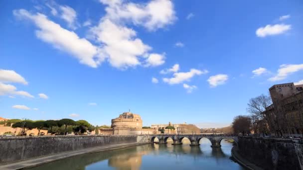 Wolken boven kasteel Sant Angelo — Stockvideo