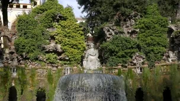 Fountain with figure at top, Villa d 'Este — стоковое видео