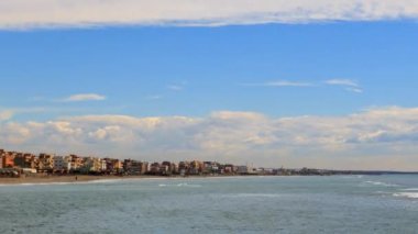 Ostia kıyı şeridi üzerinde bulutlar, Roma