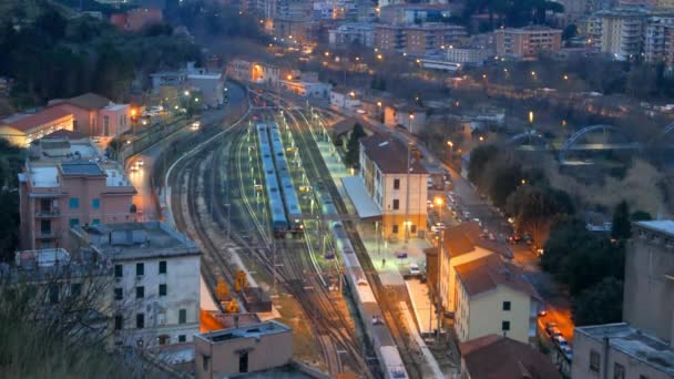 Aankomst met de trein van Rome bij dageraad — Stockvideo