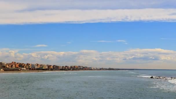 Chmury nad wybrzeżem. Ostia, Rzym — Wideo stockowe