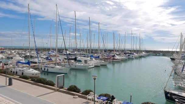 Yachten im Hafen von Ostia, Italien — Stockvideo