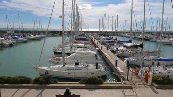 Yachten im Hafen von Ostia, Italien — Stockvideo